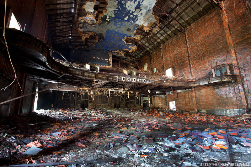 Illustration for article titled The show will never go on again — the most resplendent abandoned theaters across America